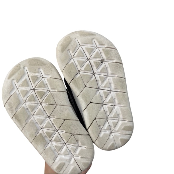 Boys' Nike Free RN - size 5 - Picture 4 of 4